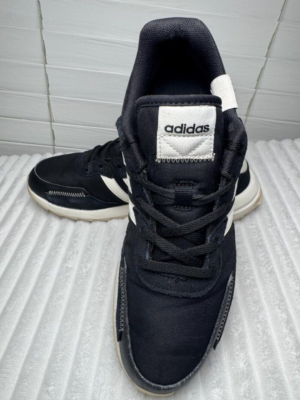 Adidas Women's Retro Run Style Black with white Sneakers Size 9